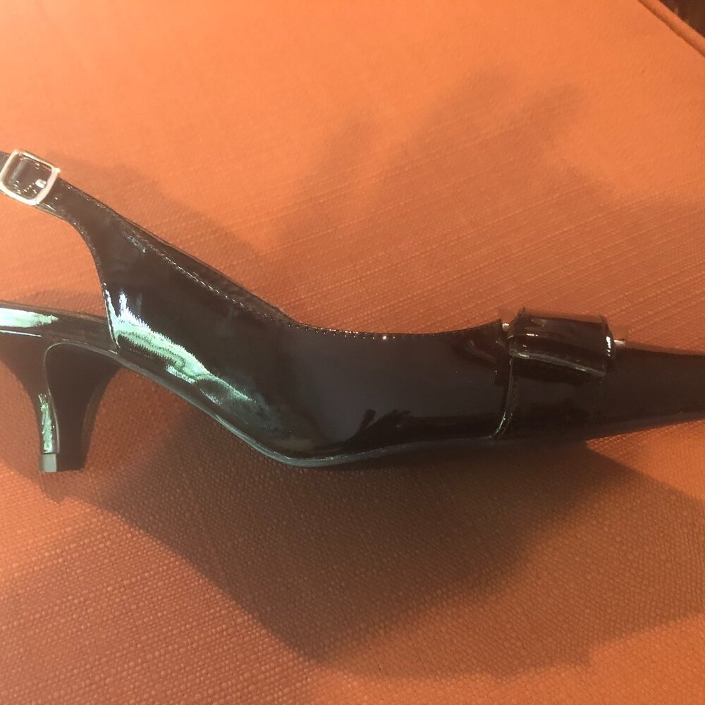 Slingback.buckle ornament, Princess Kitten heel, Leather upper and linings.